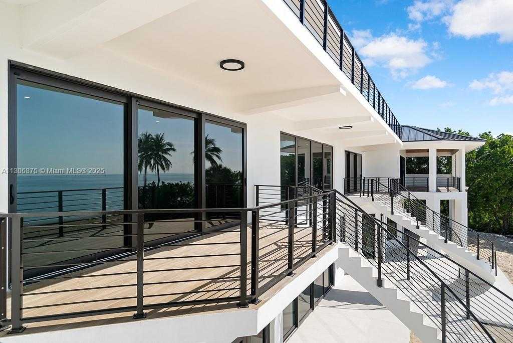 Small Image of 2405 COCO PLUM DR, Marathon Number 86