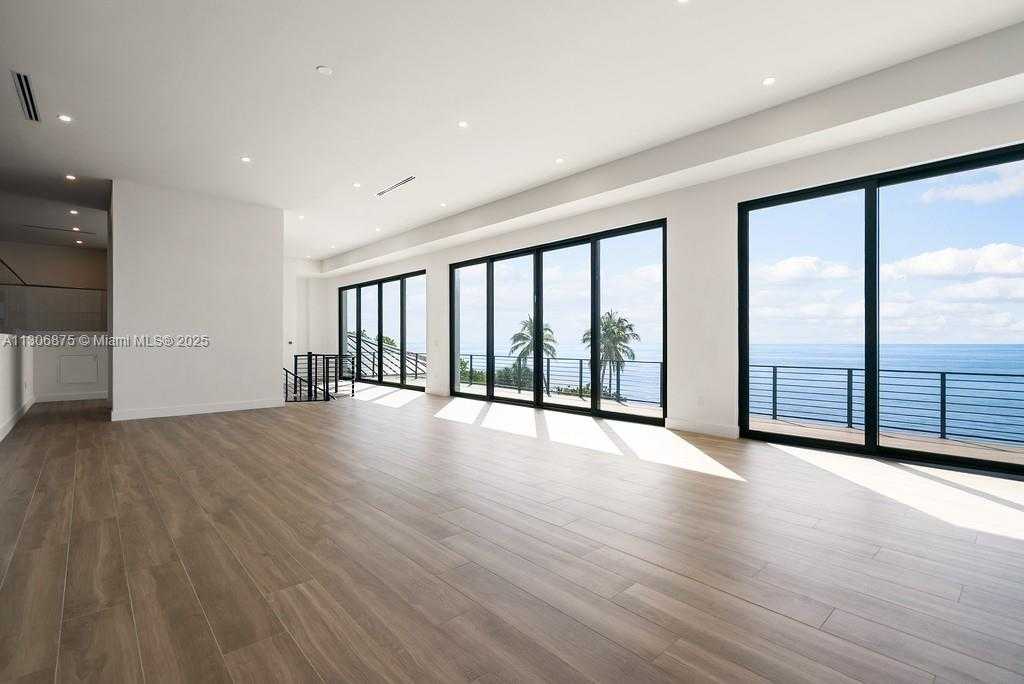 Small Image of 2405 COCO PLUM DR, Marathon Number 87