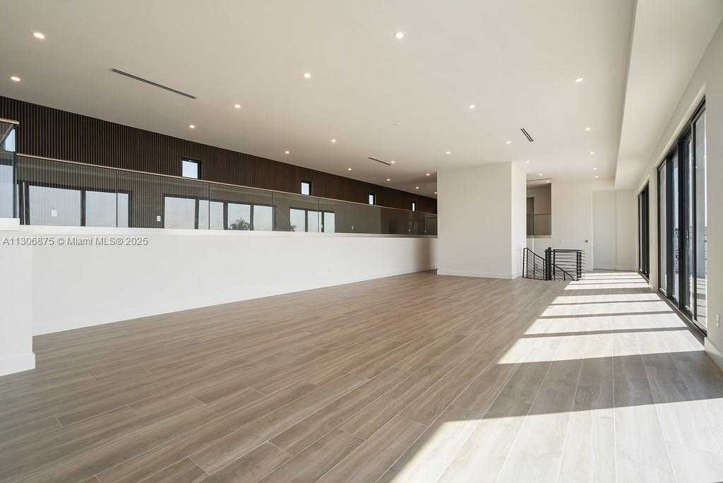 Small Image of 2405 COCO PLUM DR, Marathon Number 88