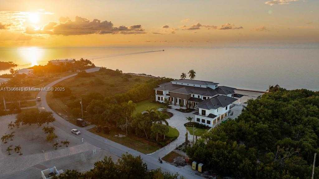 Small Image of 2405 COCO PLUM DR, Marathon Number 9