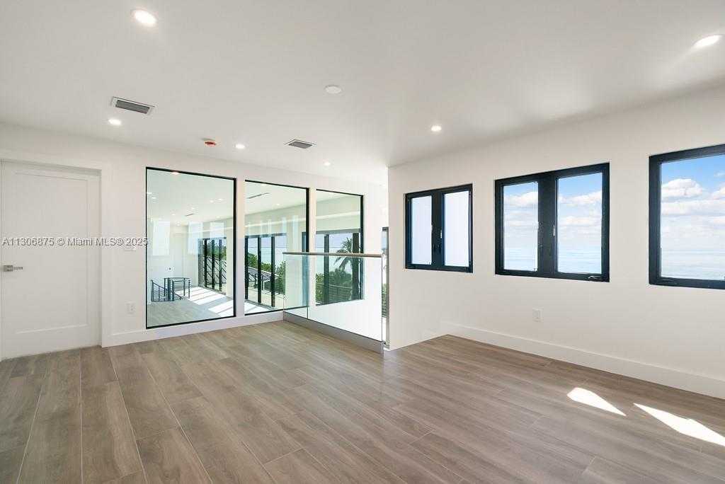 Small Image of 2405 COCO PLUM DR, Marathon Number 90