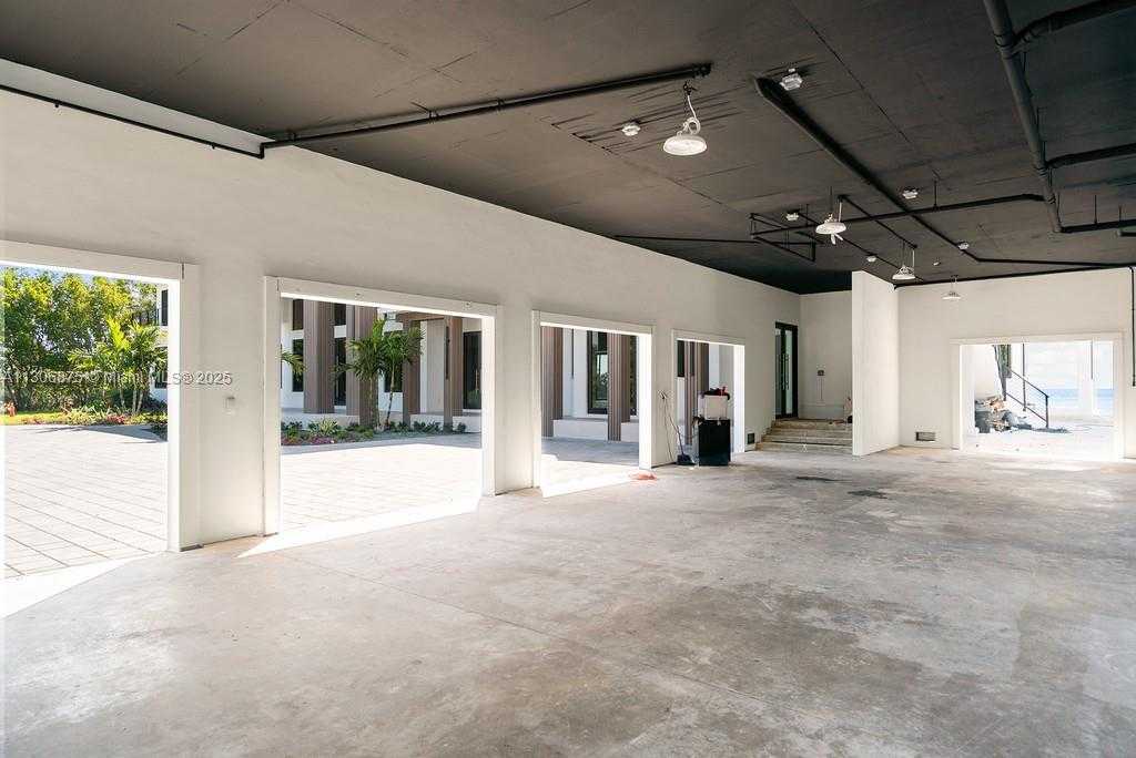 Small Image of 2405 COCO PLUM DR, Marathon Number 95