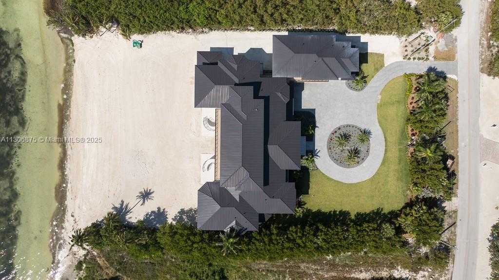 Small Image of 2405 COCO PLUM DR, Marathon Number 96