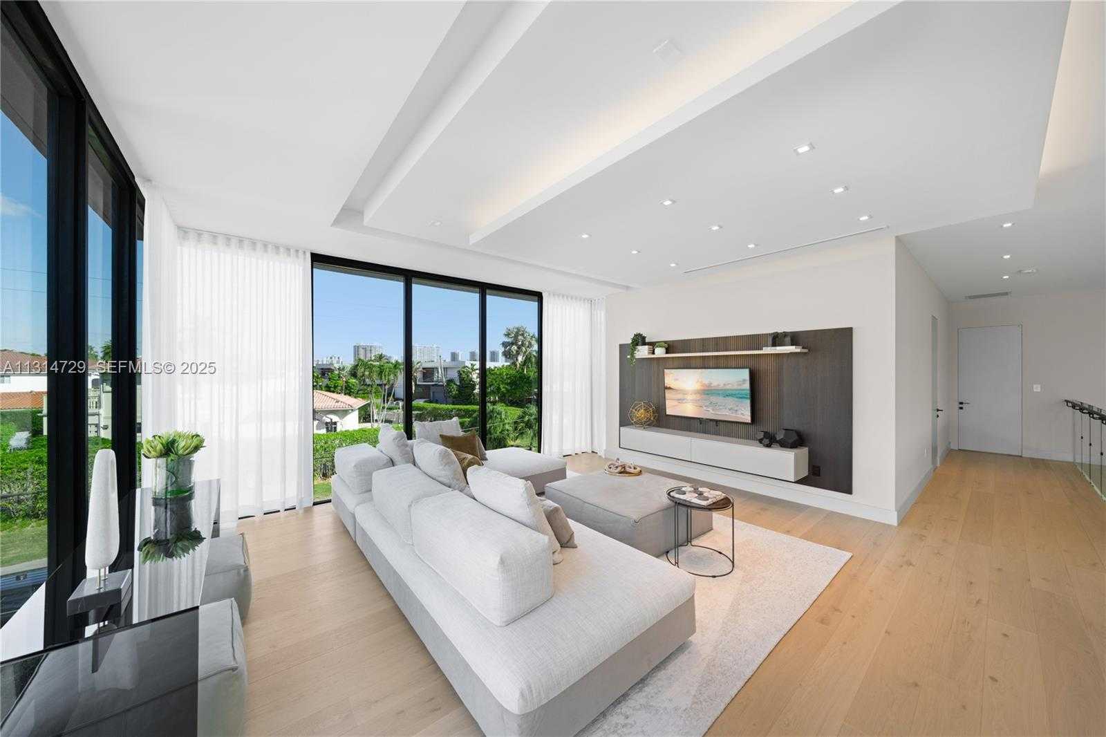 Small Image of 2950 NORTH EAST 164TH ST, North Miami Beach Number 41