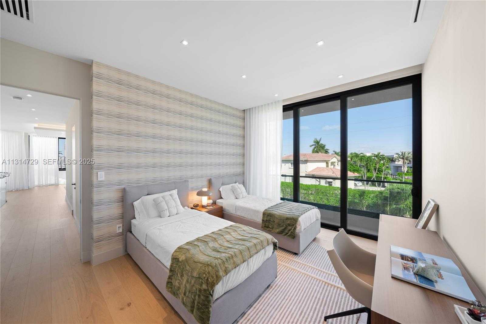 Small Image of 2950 NORTH EAST 164TH ST, North Miami Beach Number 59