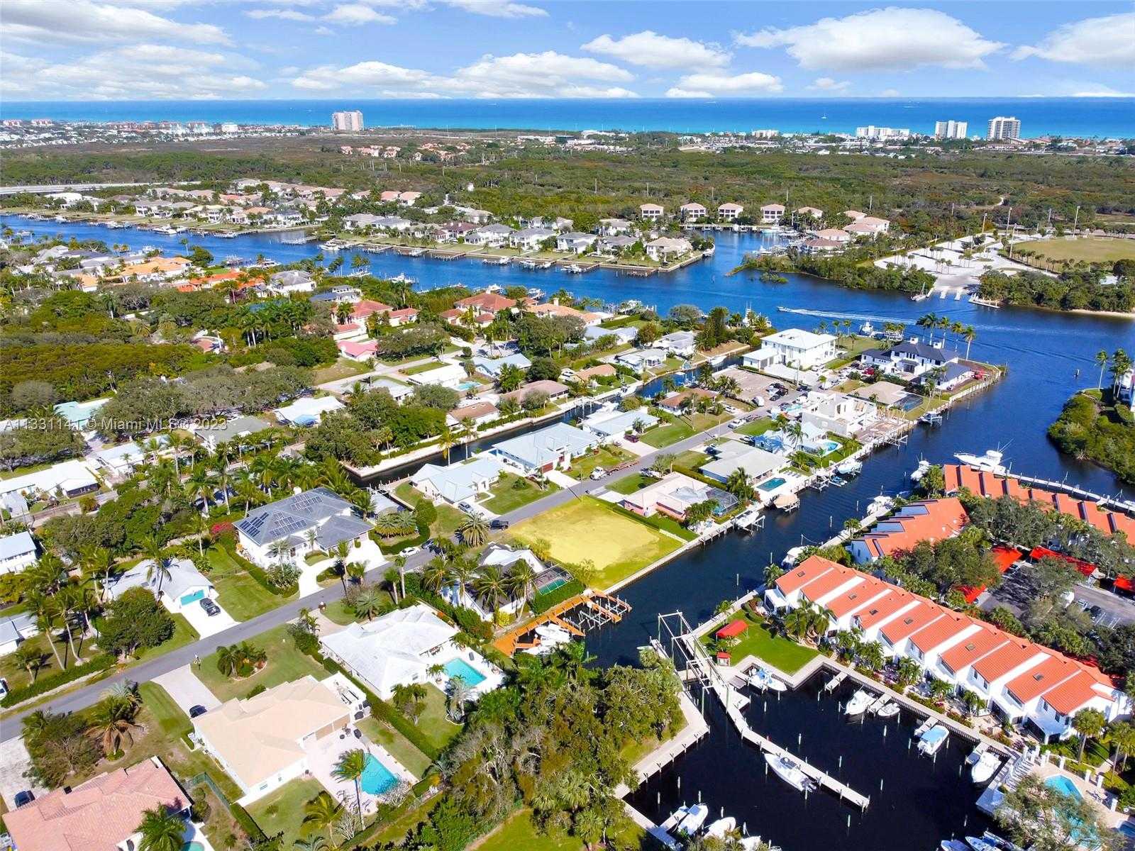 Small Image of 2400 EDWARD RD, Palm Beach Gardens Number 15