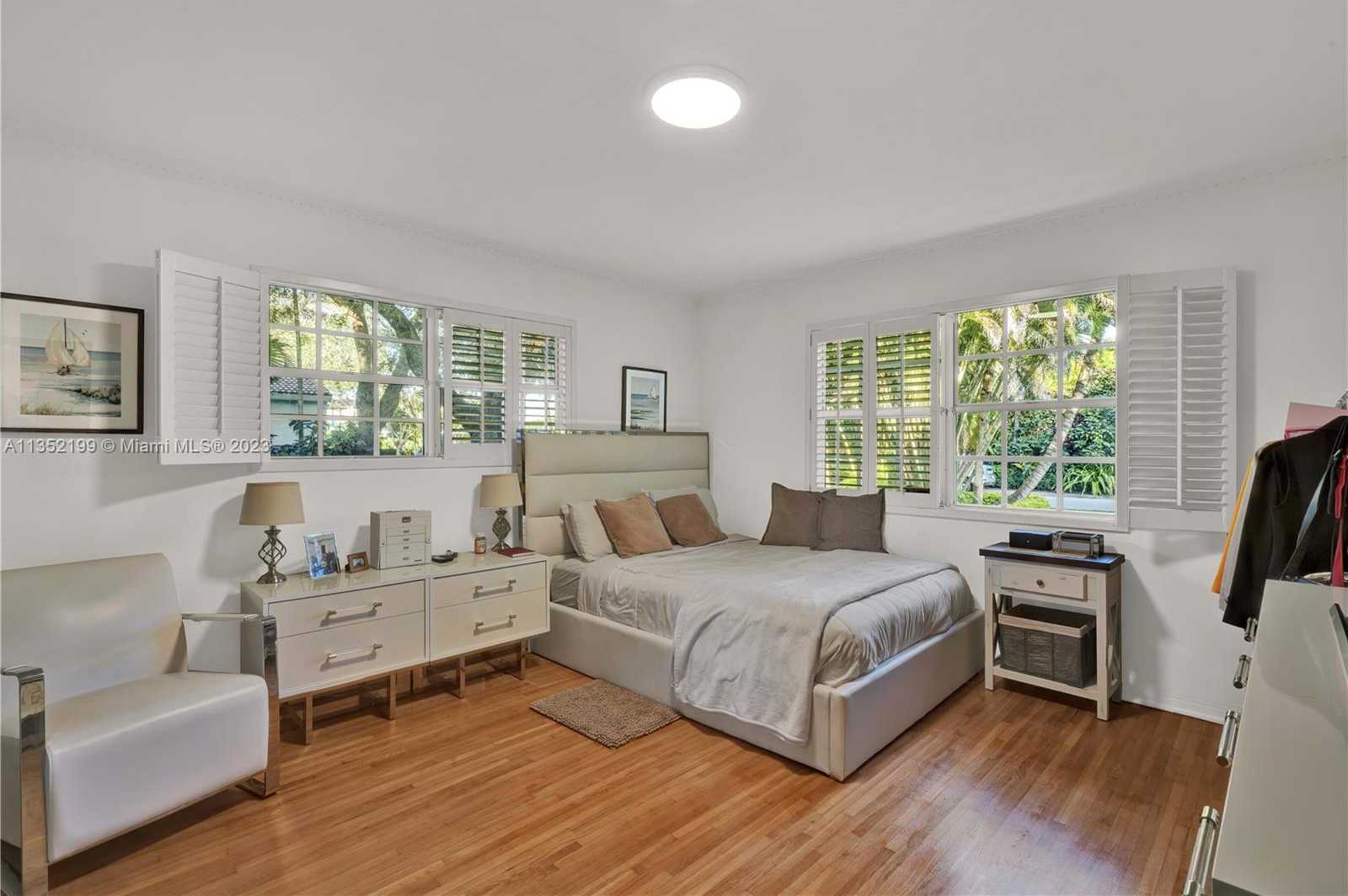 Small Image of 4756 BAY POINT RD, Miami Number 11