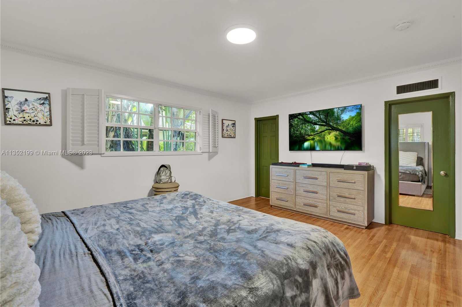 Small Image of 4756 BAY POINT RD, Miami Number 15