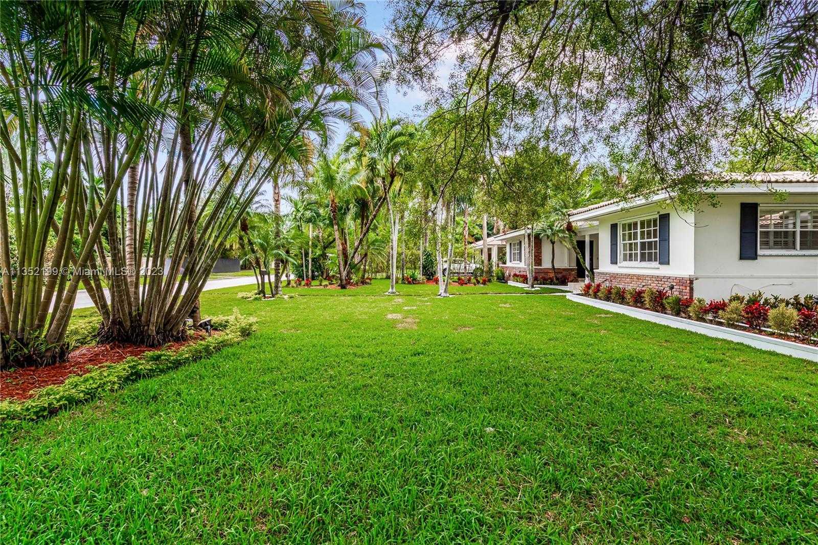 Small Image of 4756 BAY POINT RD, Miami Number 2