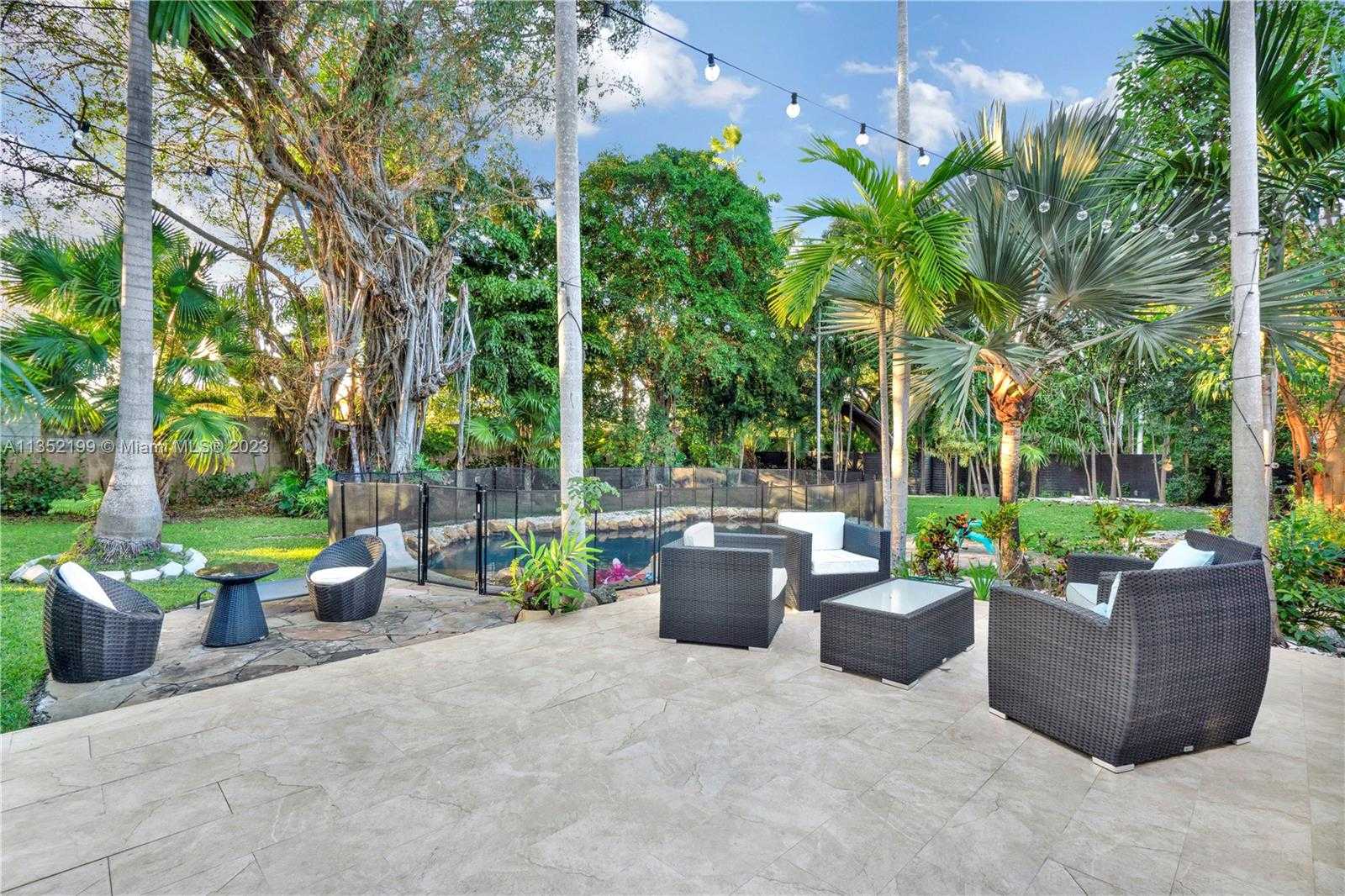 Small Image of 4756 BAY POINT RD, Miami Number 21