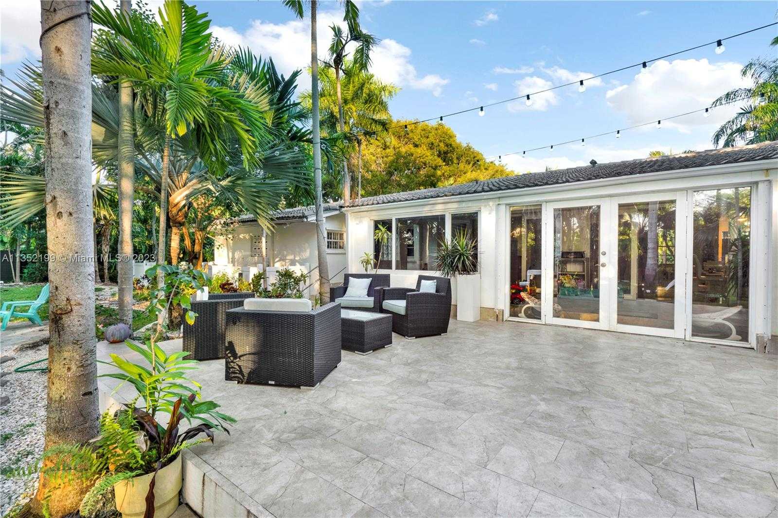 Small Image of 4756 BAY POINT RD, Miami Number 23