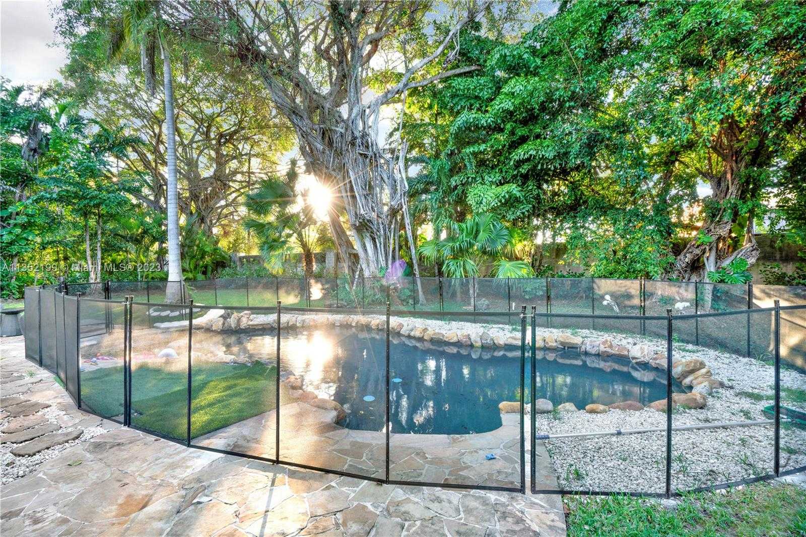 Small Image of 4756 BAY POINT RD, Miami Number 24