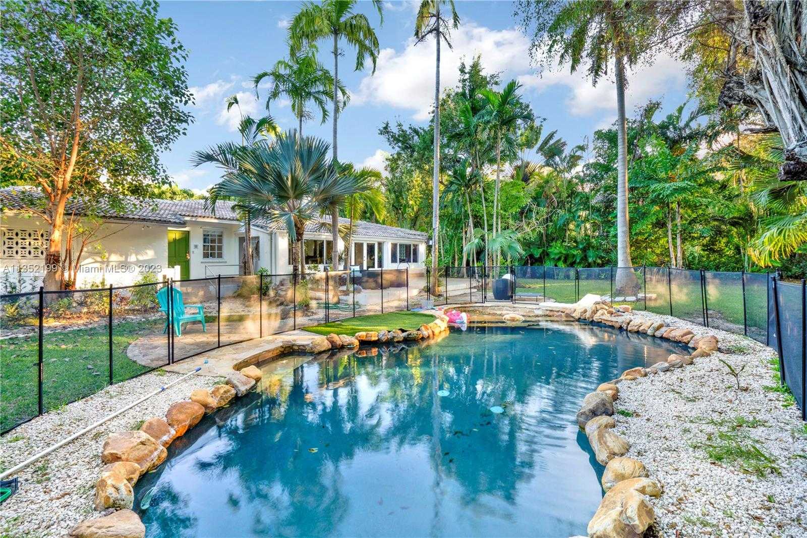 Small Image of 4756 BAY POINT RD, Miami Number 26