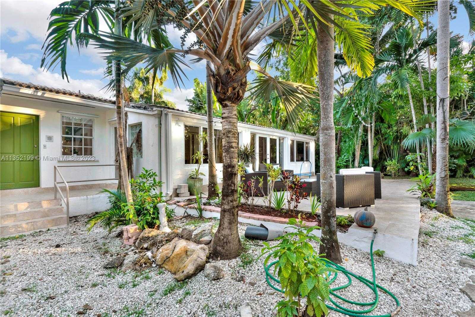 Small Image of 4756 BAY POINT RD, Miami Number 27