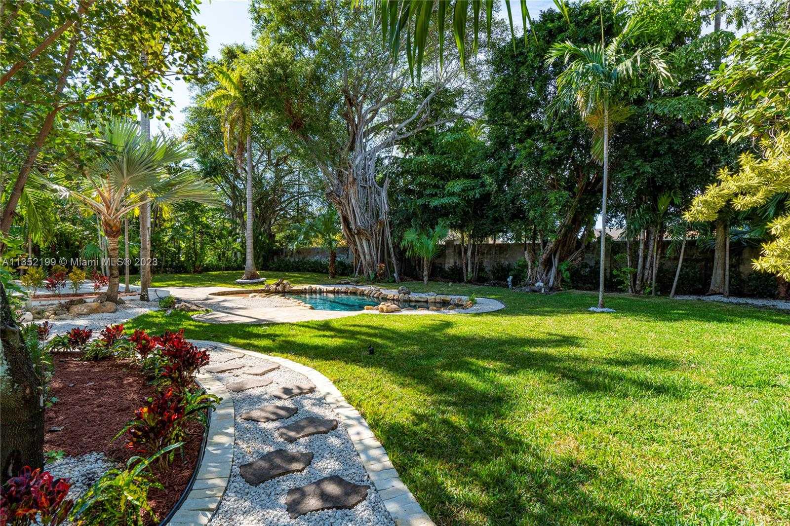 Small Image of 4756 BAY POINT RD, Miami Number 28