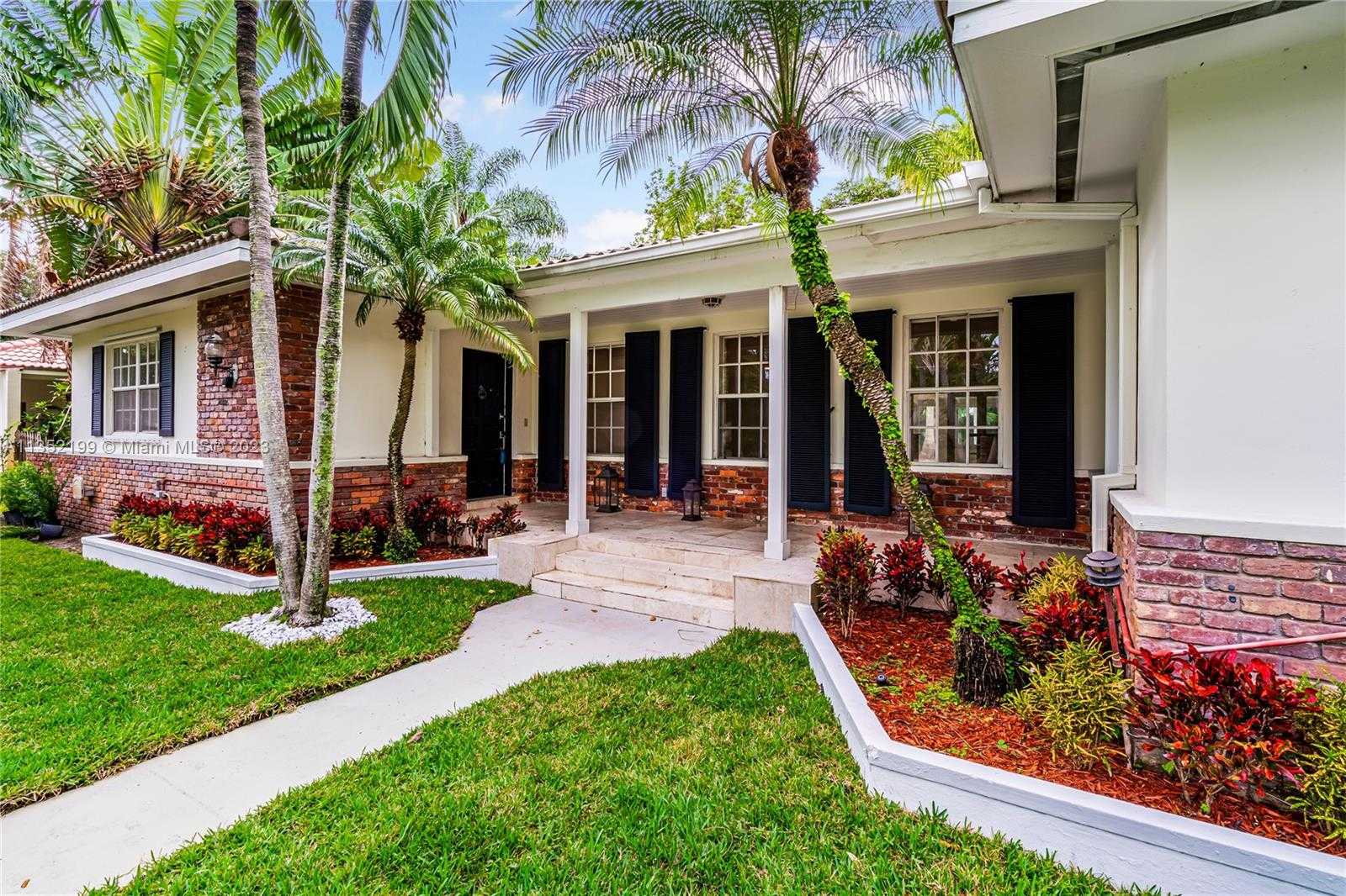 Small Image of 4756 BAY POINT RD, Miami Number 3