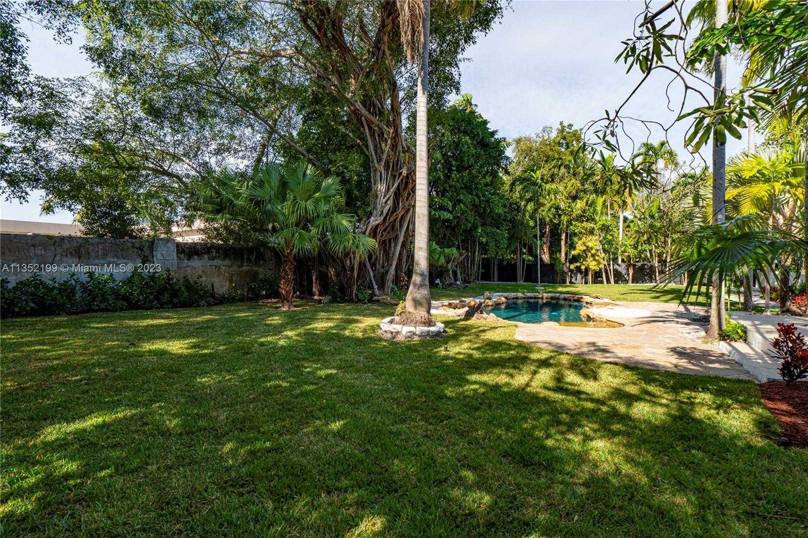 Small Image of 4756 BAY POINT RD, Miami Number 32