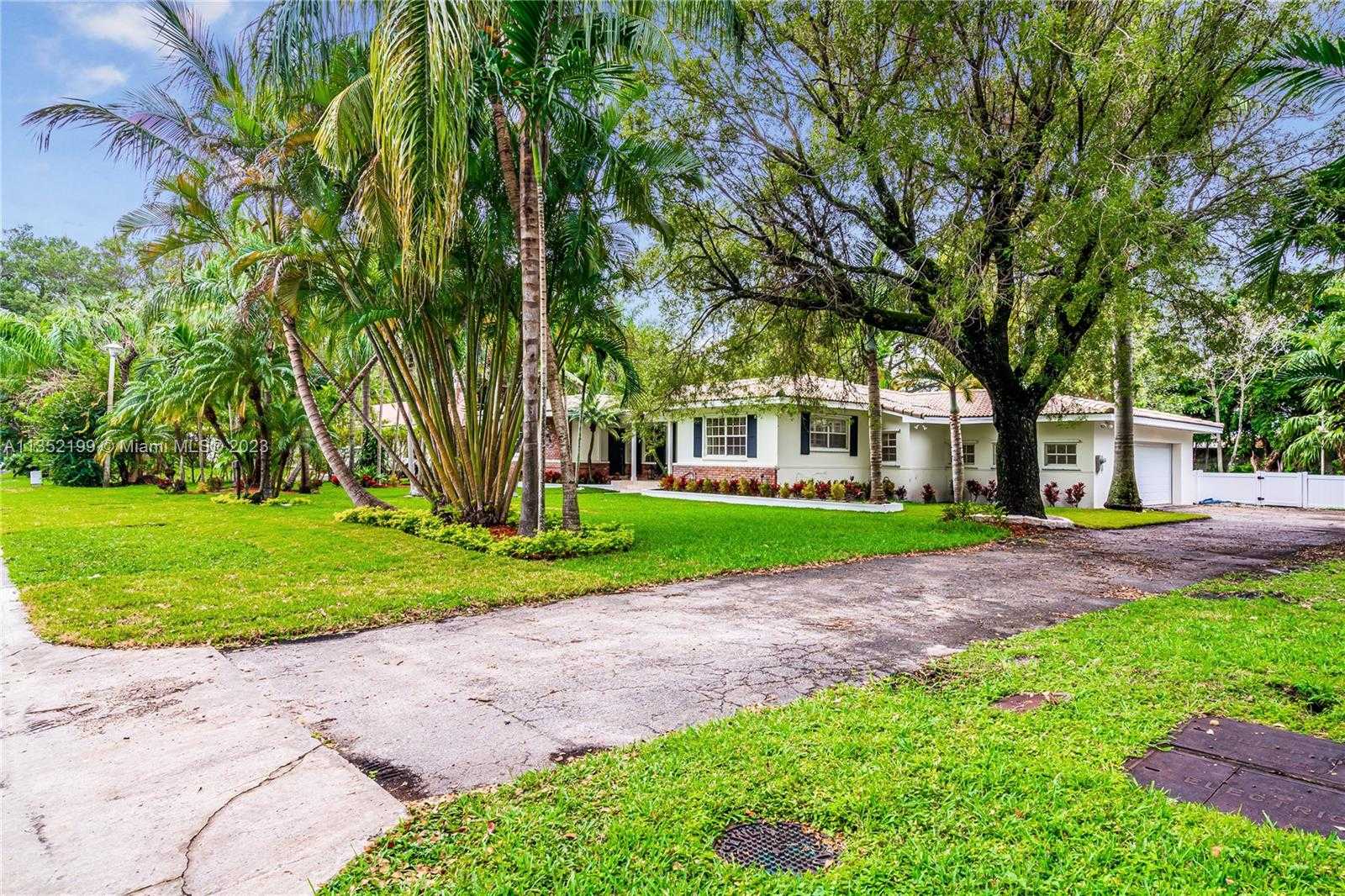Small Image of 4756 BAY POINT RD, Miami Number 33