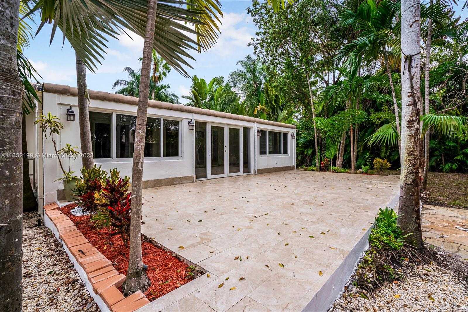 Small Image of 4756 BAY POINT RD, Miami Number 34