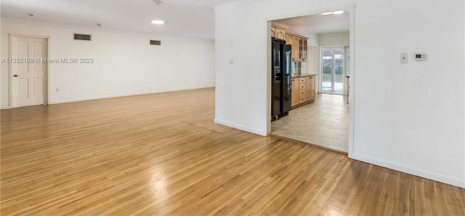 Small Image of 4756 BAY POINT RD, Miami Number 37