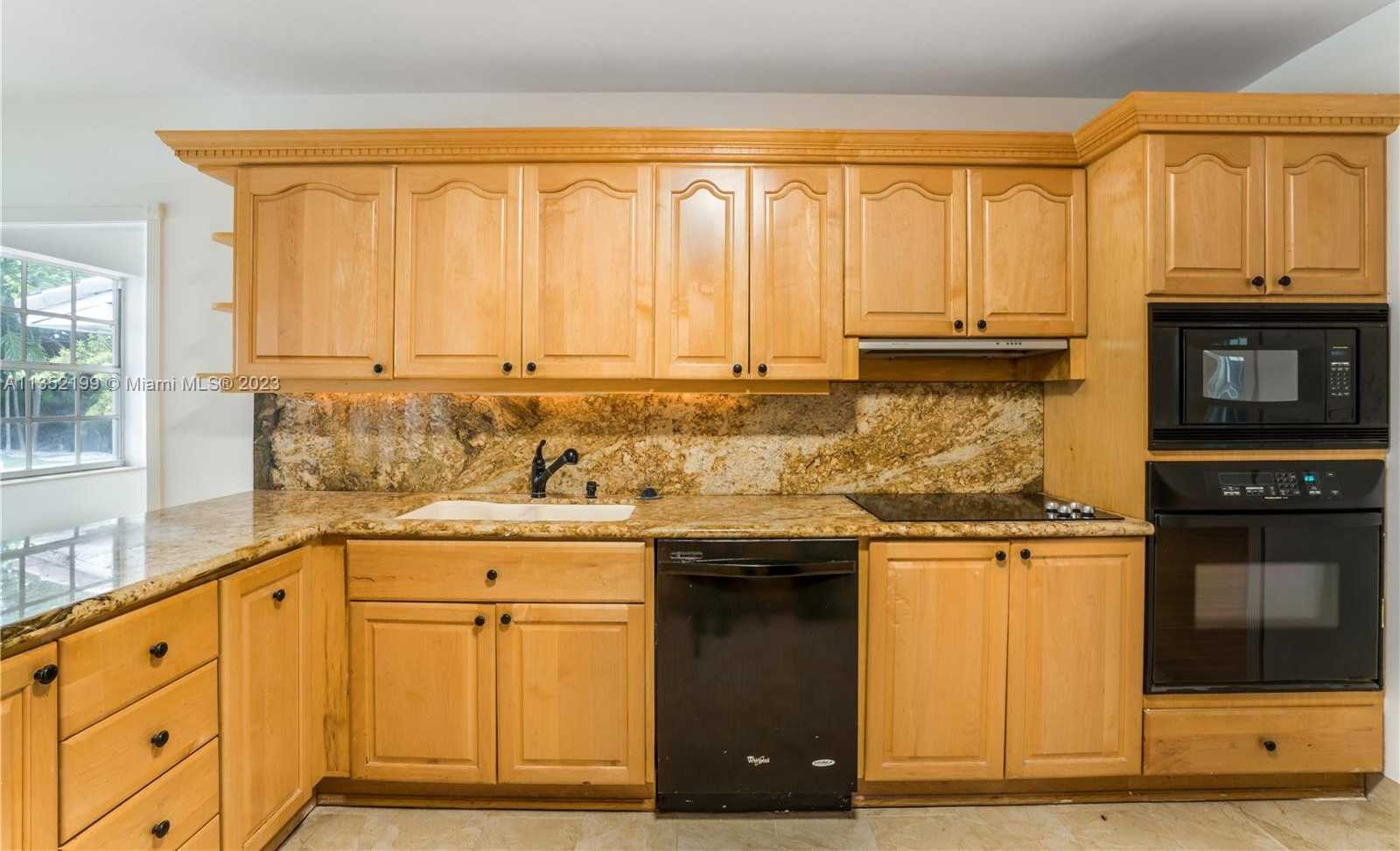 Small Image of 4756 BAY POINT RD, Miami Number 39
