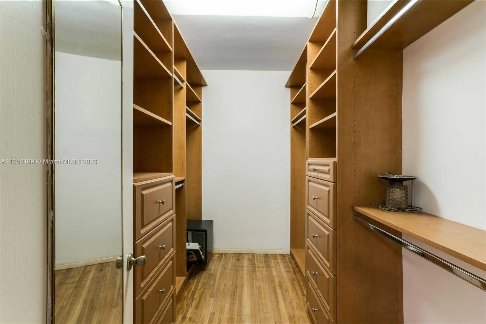Small Image of 4756 BAY POINT RD, Miami Number 43