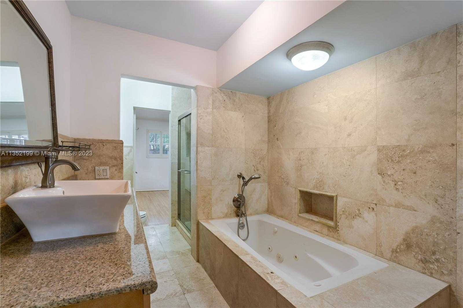 Small Image of 4756 BAY POINT RD, Miami Number 44