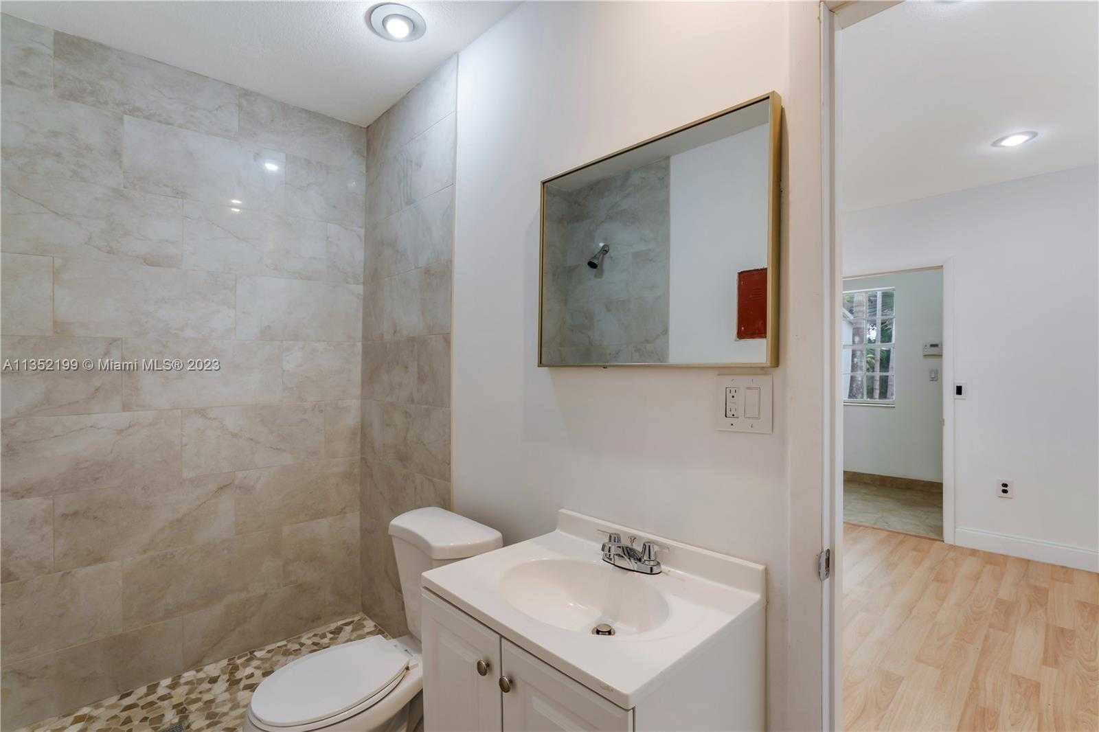 Small Image of 4756 BAY POINT RD, Miami Number 50