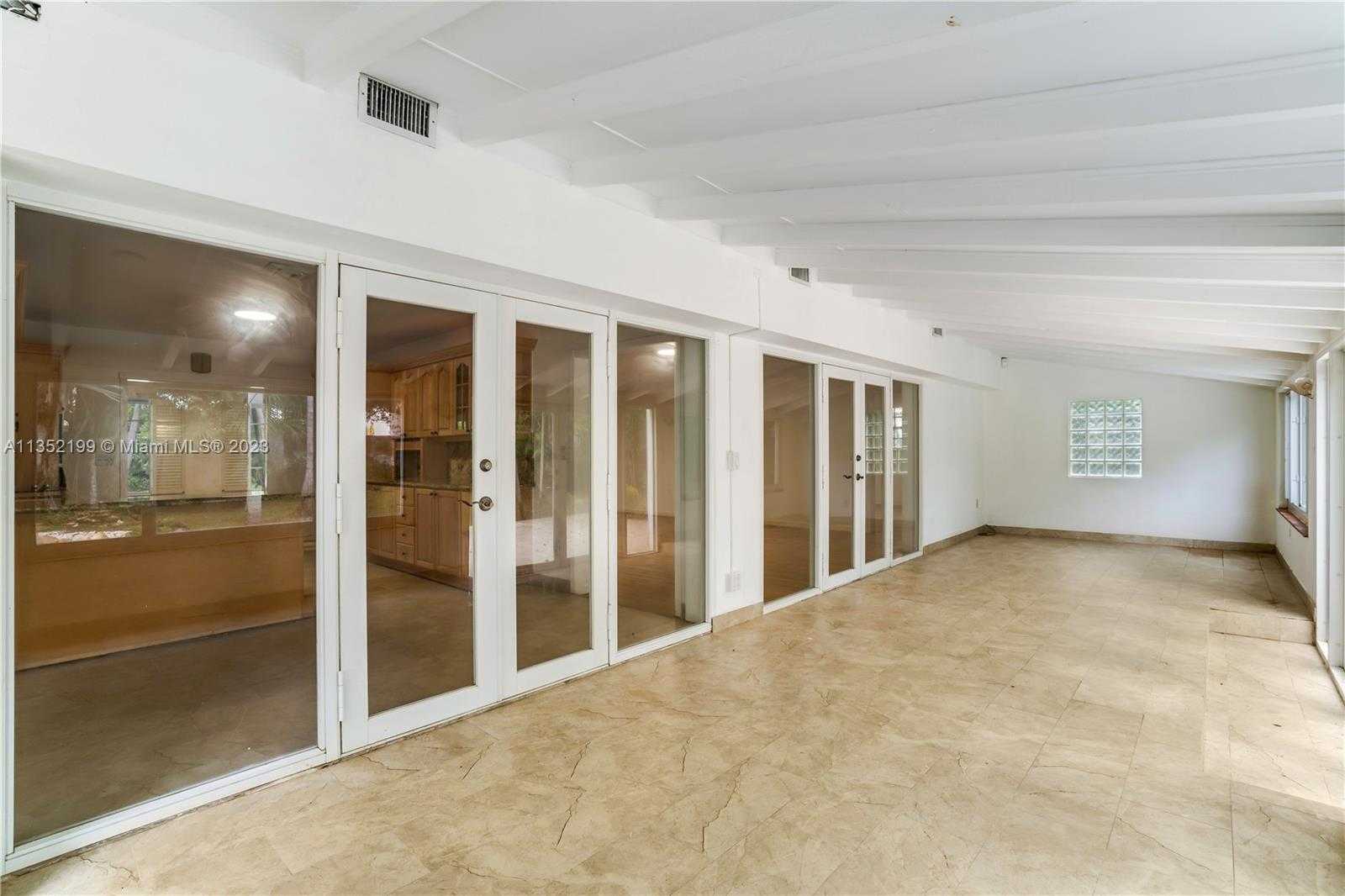 Small Image of 4756 BAY POINT RD, Miami Number 52