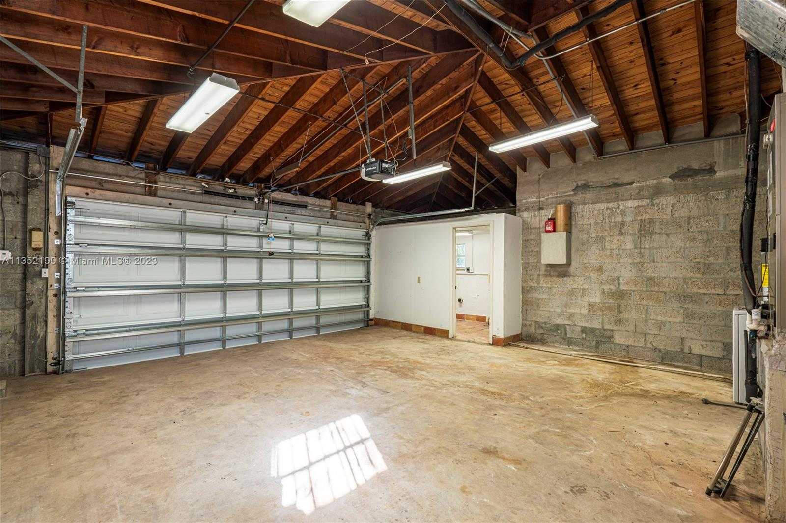 Small Image of 4756 BAY POINT RD, Miami Number 53