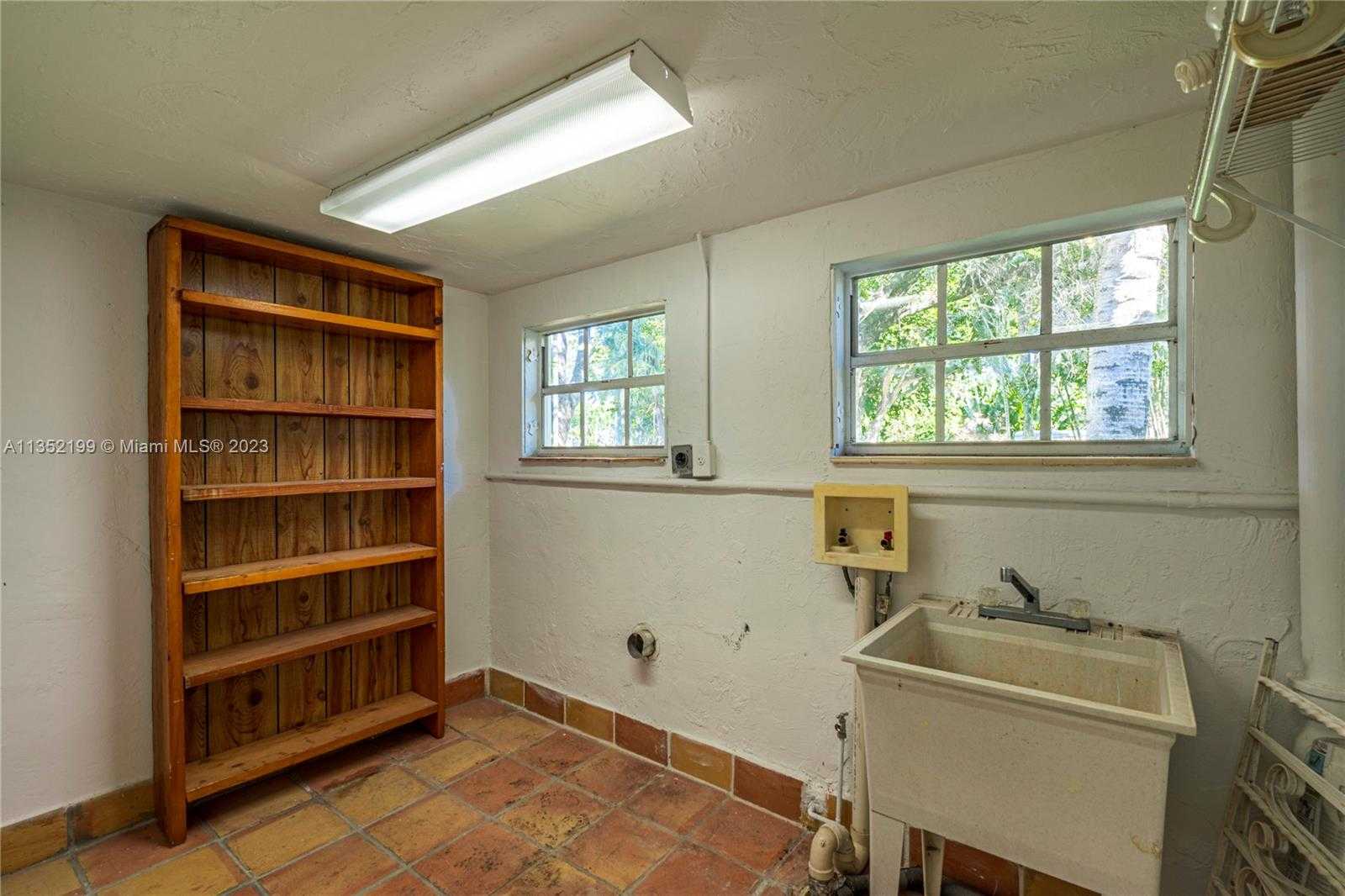 Small Image of 4756 BAY POINT RD, Miami Number 54