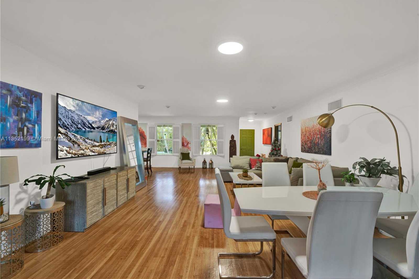 Small Image of 4756 BAY POINT RD, Miami Number 7