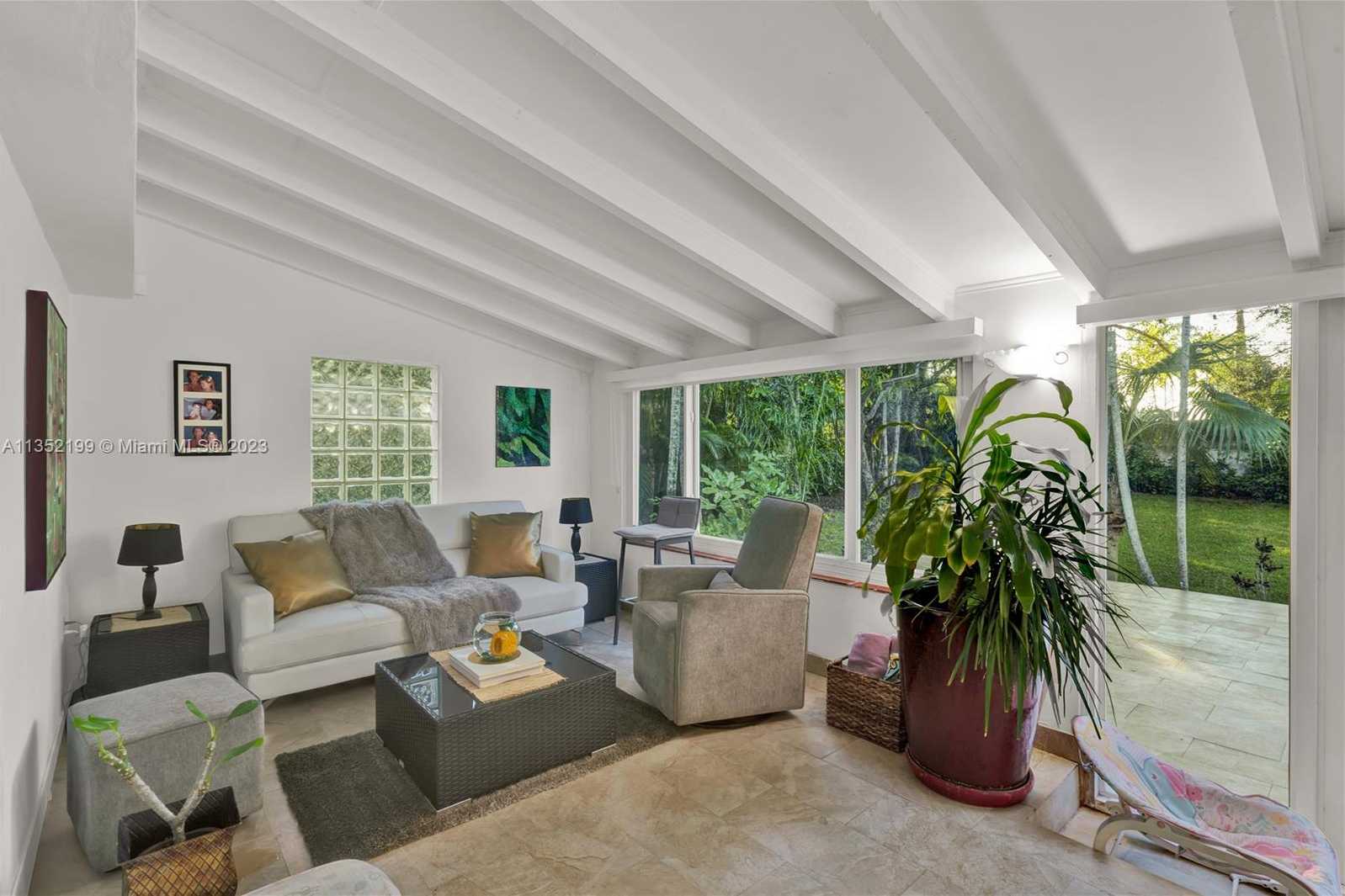 Small Image of 4756 BAY POINT RD, Miami Number 9
