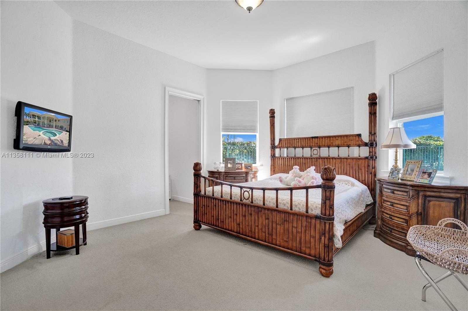 Small Image of 1130 HARBOR CT, Hollywood Number 25