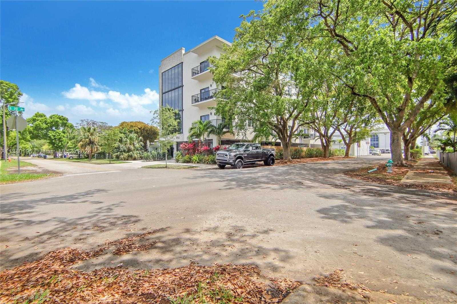 Small Image of 2018 FLETCHER ST, Hollywood Number 10