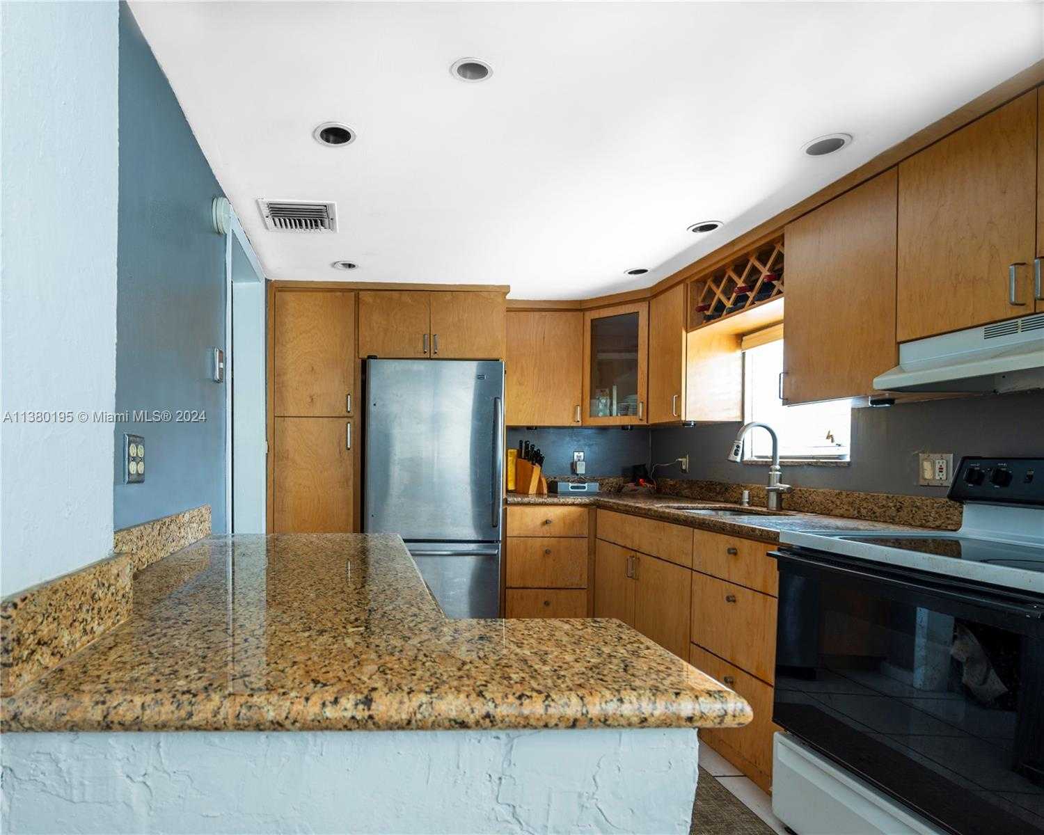 Small Image of 2018 FLETCHER ST, Hollywood Number 16