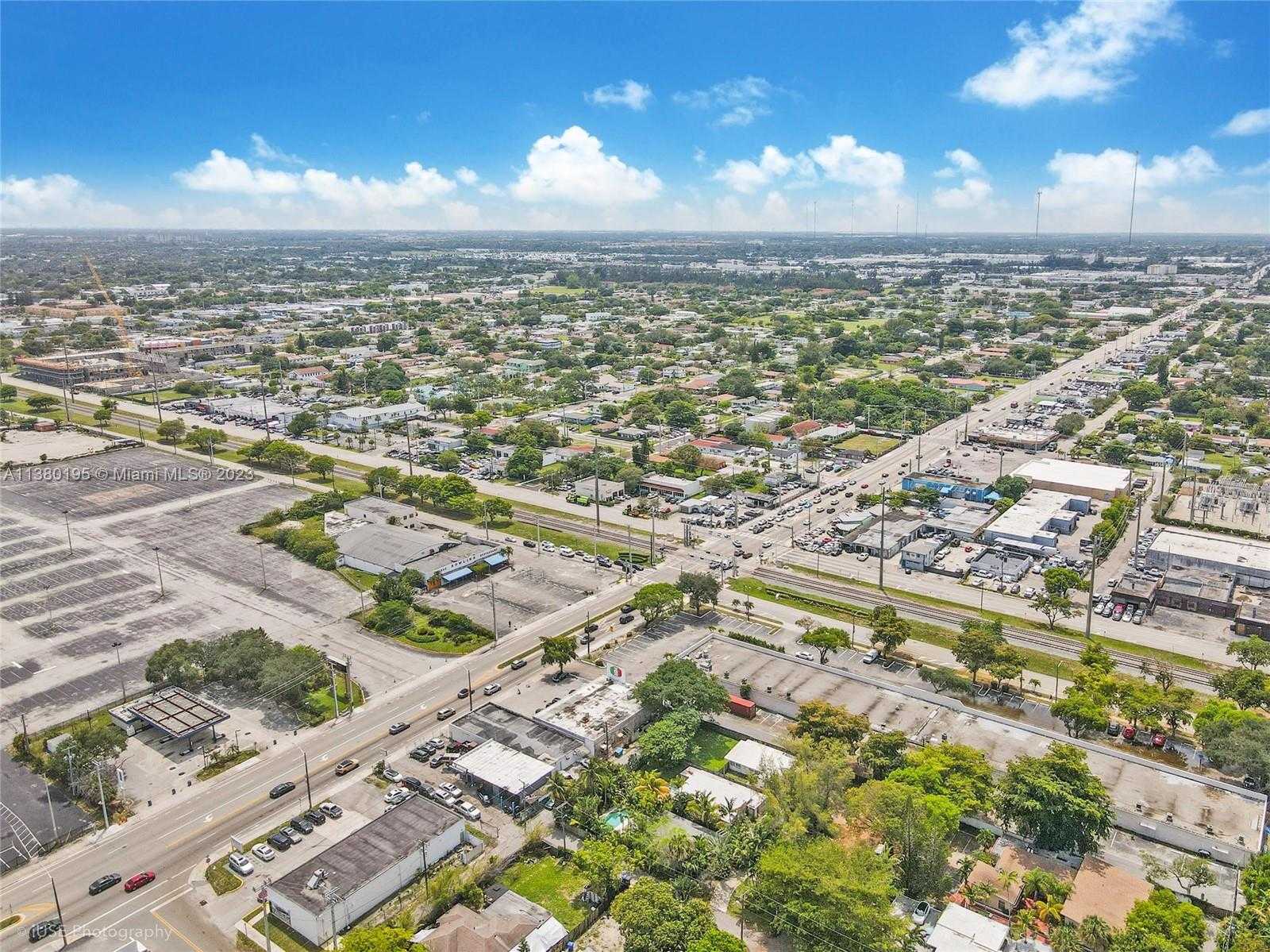 Small Image of 2018 FLETCHER ST, Hollywood Number 17