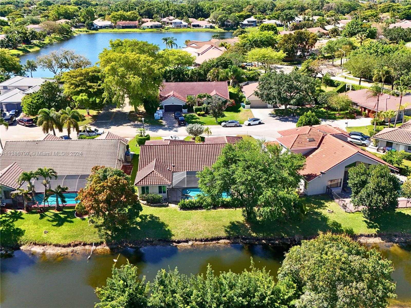 Small Image of Coral Springs Number 24