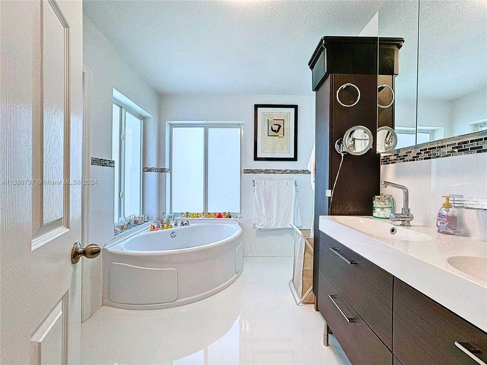 Small Image of Coral Springs Number 5