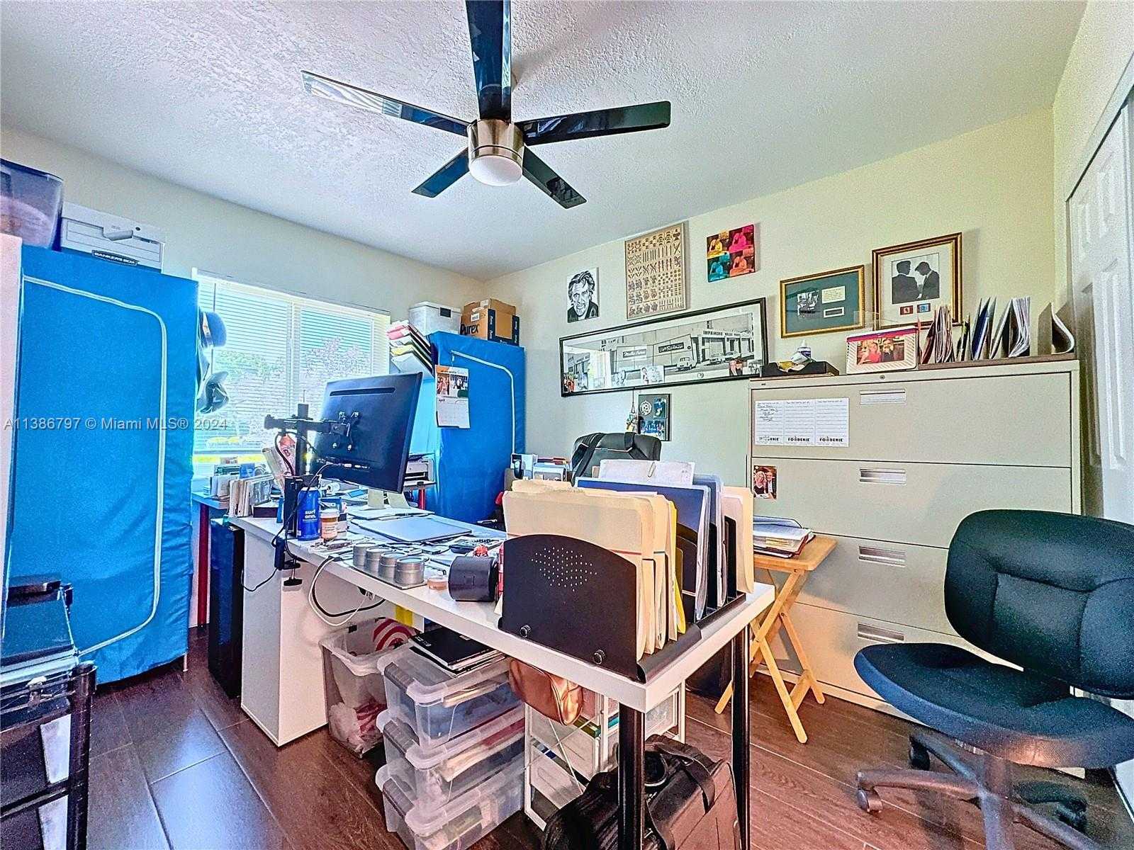 Small Image of Coral Springs Number 9