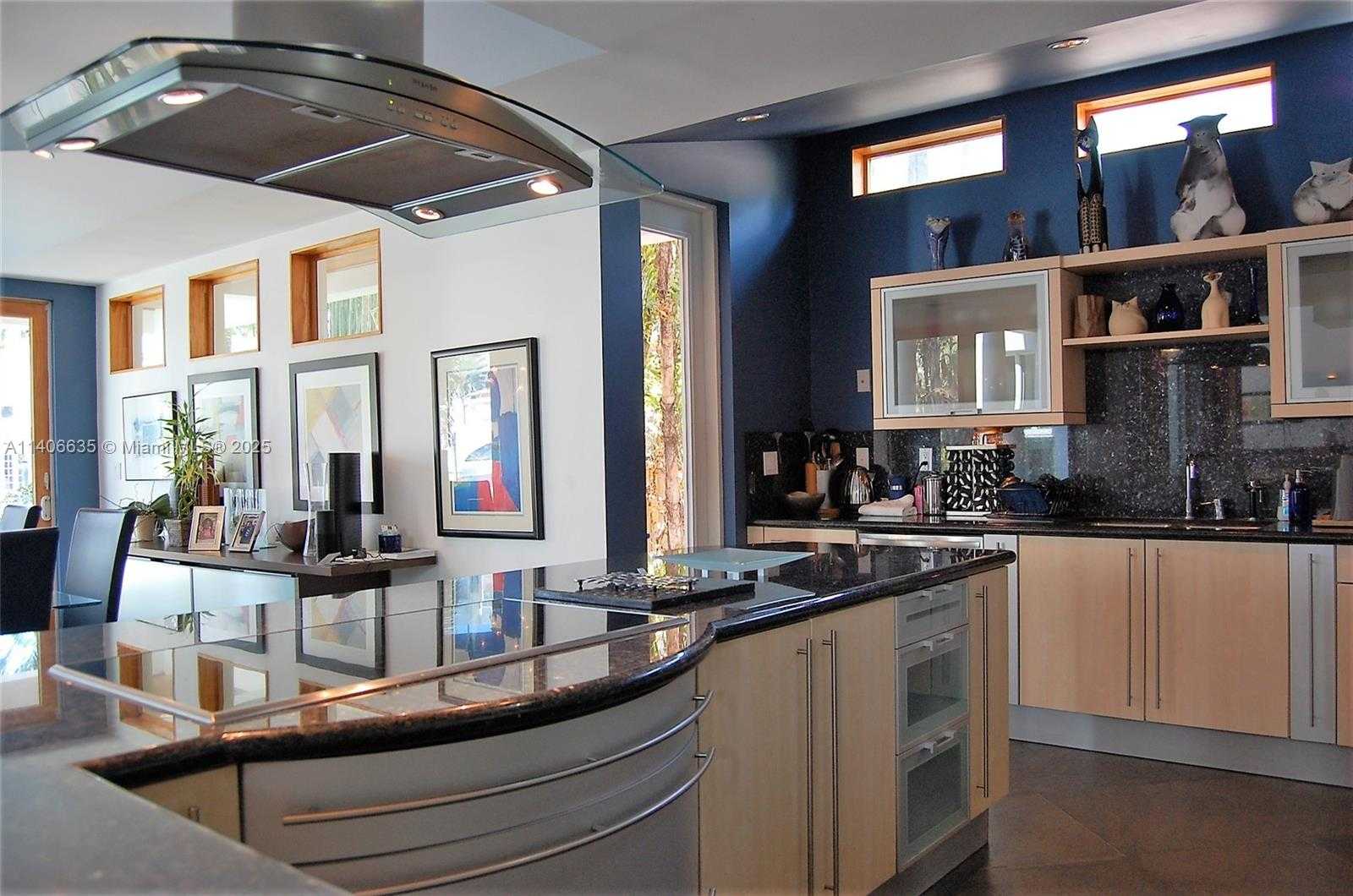 Small Image of 450 VICTORIA TER, Fort Lauderdale Number 3