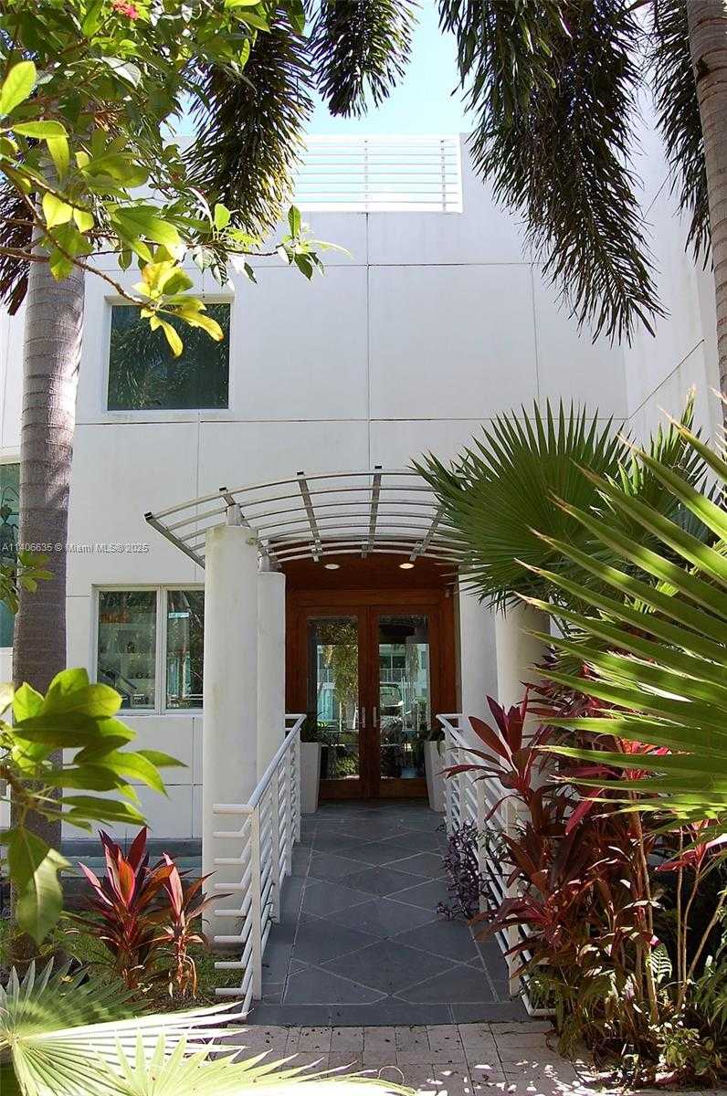 Small Image of 450 VICTORIA TER, Fort Lauderdale Number 5