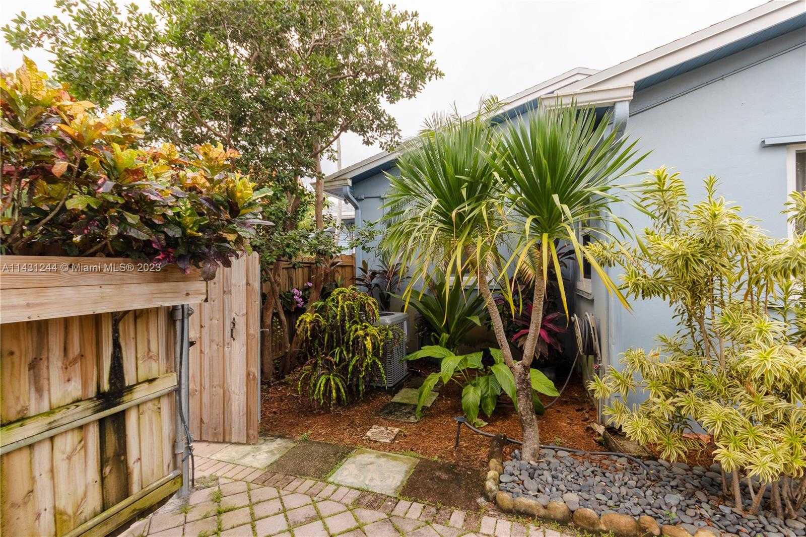 Small Image of 2533 FILLMORE ST, Hollywood Number 12