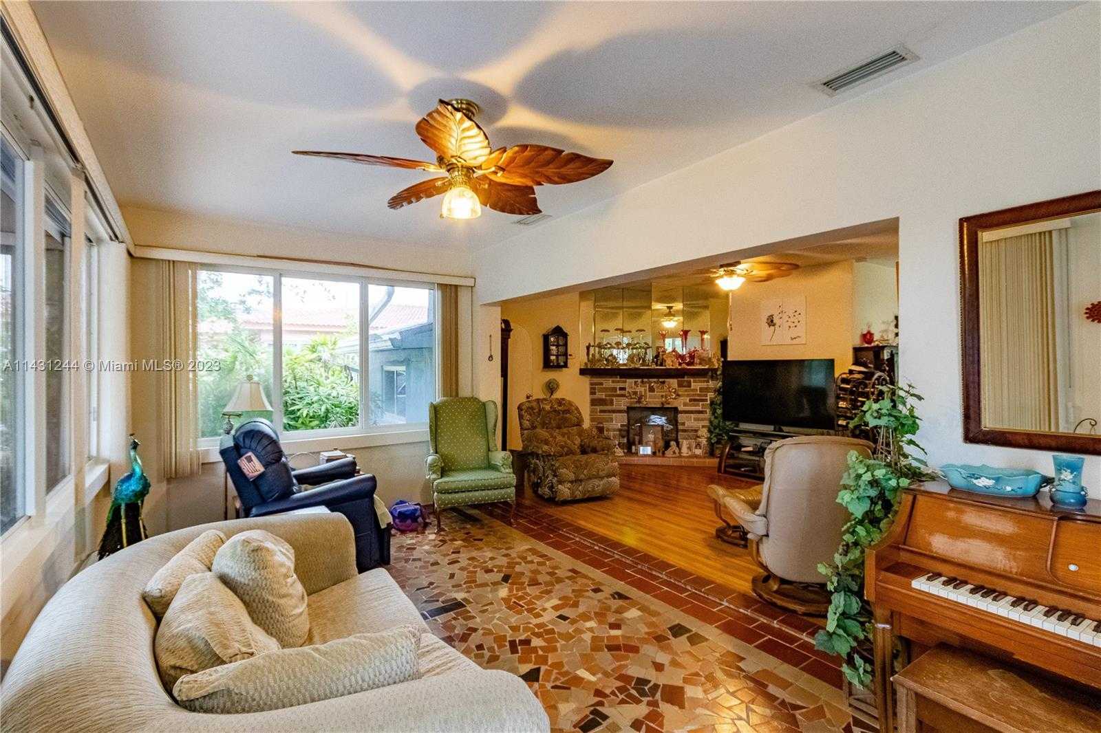 Small Image of 2533 FILLMORE ST, Hollywood Number 13