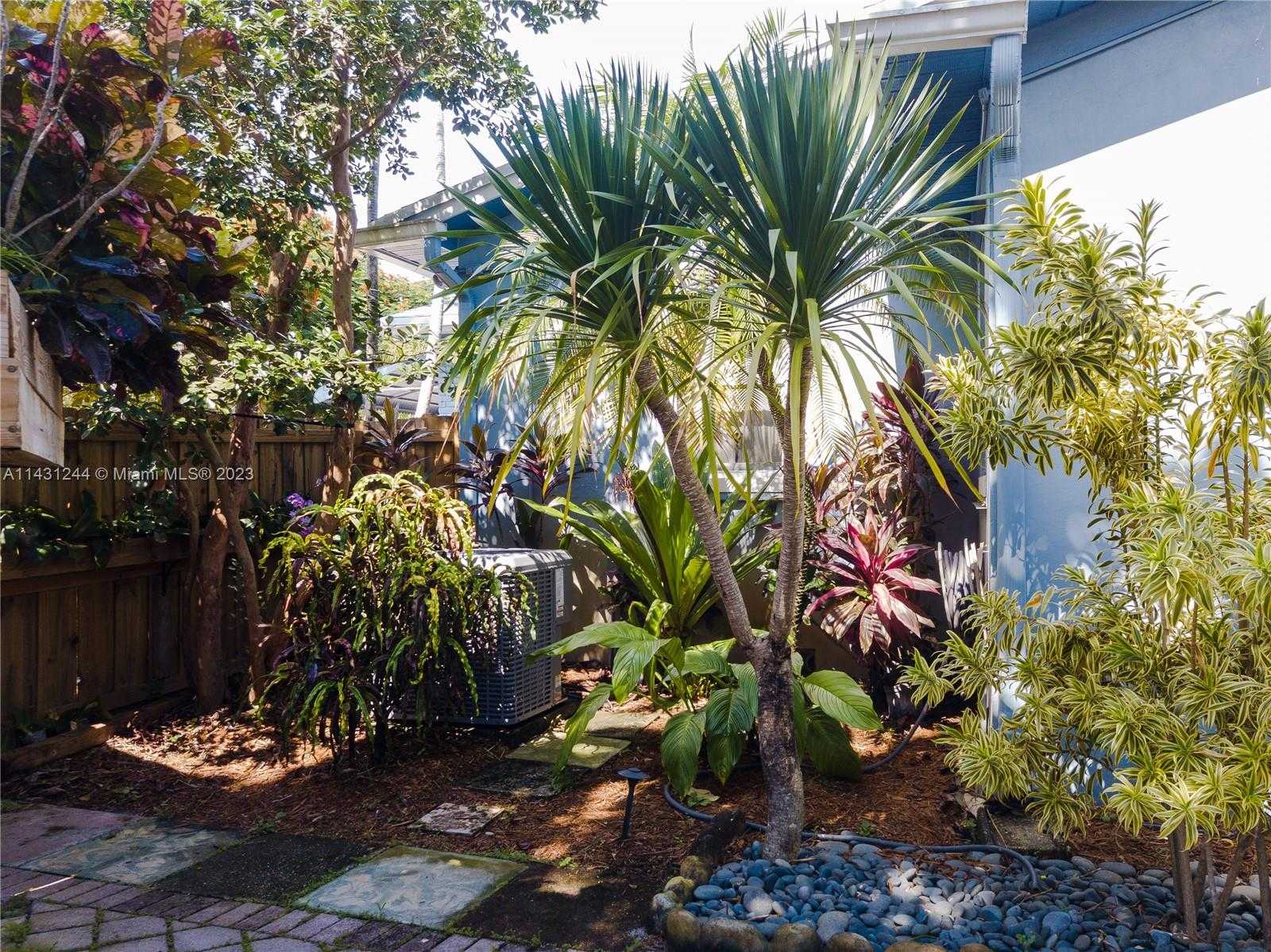 Small Image of 2533 FILLMORE ST, Hollywood Number 20