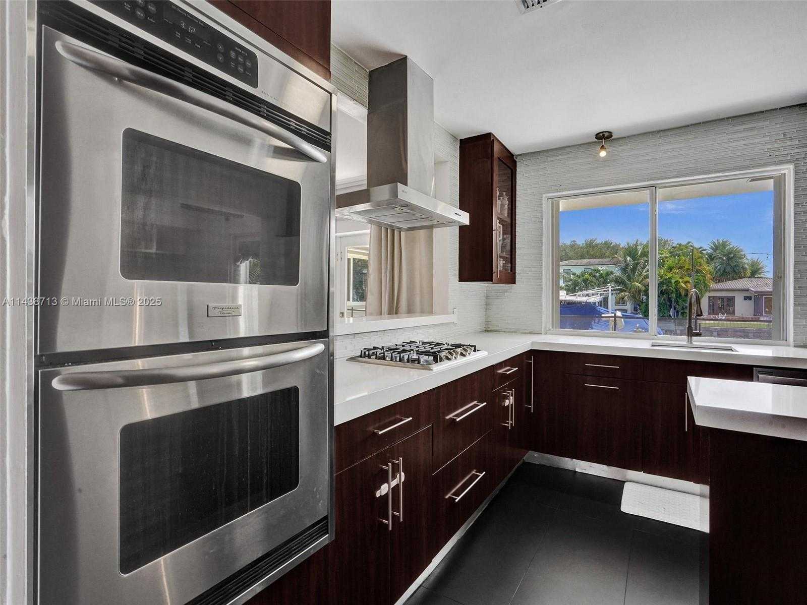 Small Image of 1912 NORTH EAST 119TH RD, North Miami Number 14