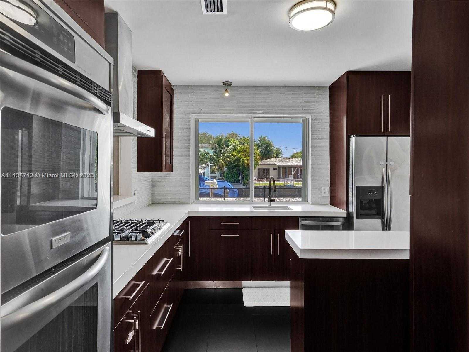 Small Image of 1912 NORTH EAST 119TH RD, North Miami Number 15