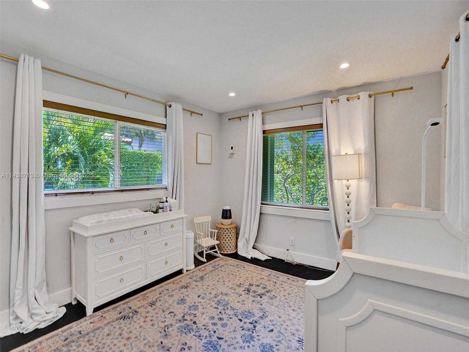 Small Image of 1912 NORTH EAST 119TH RD, North Miami Number 47