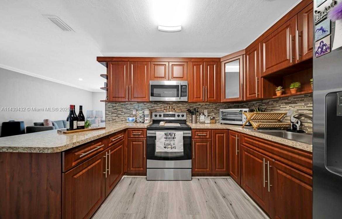 Small Image of 3360 EAST 10TH AVE, Hialeah Number 11