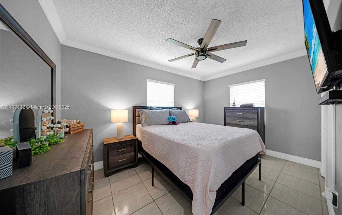 Small Image of 3360 EAST 10TH AVE, Hialeah Number 14